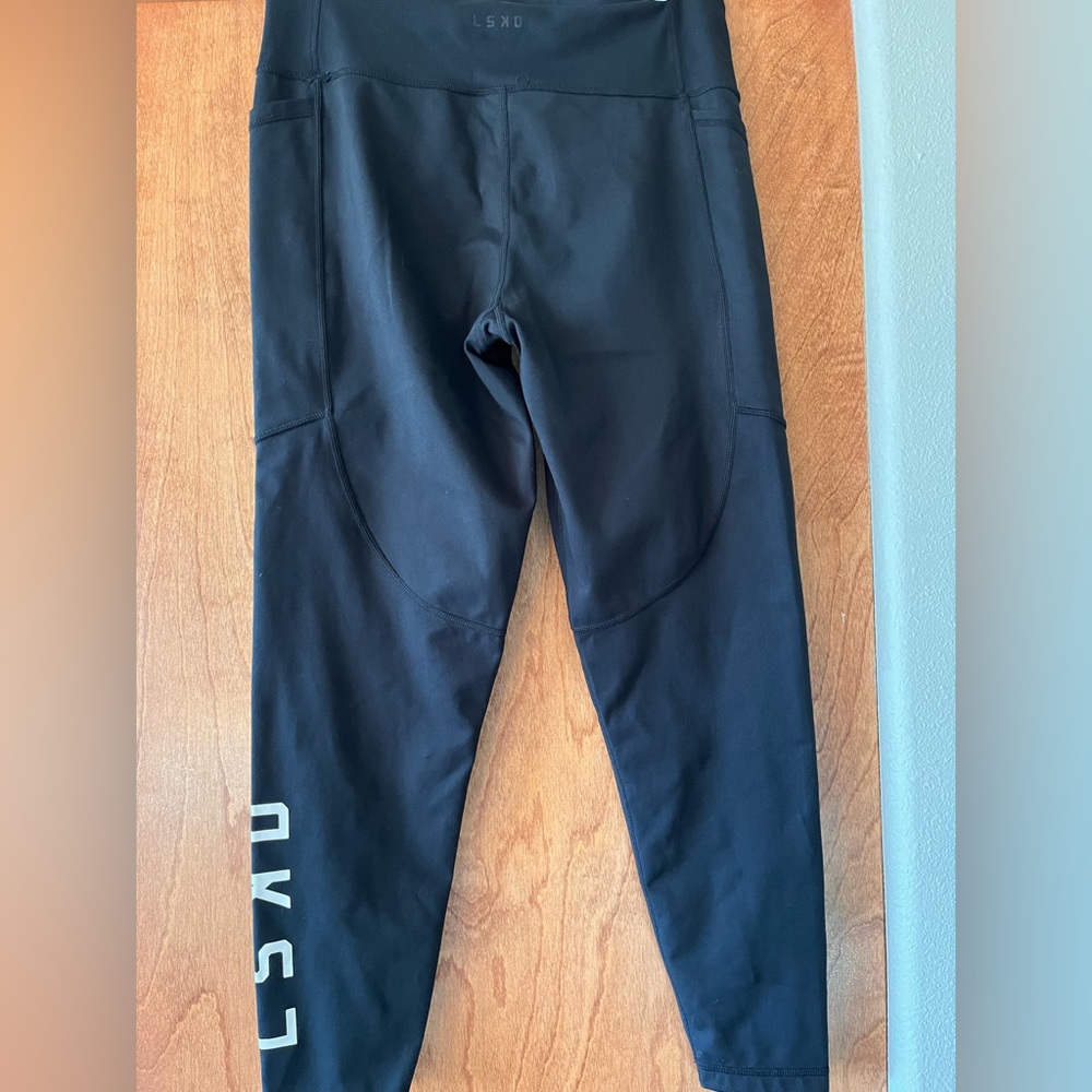 LSKD pocket leggings.  Top band.  Stretchy and comfortable.
